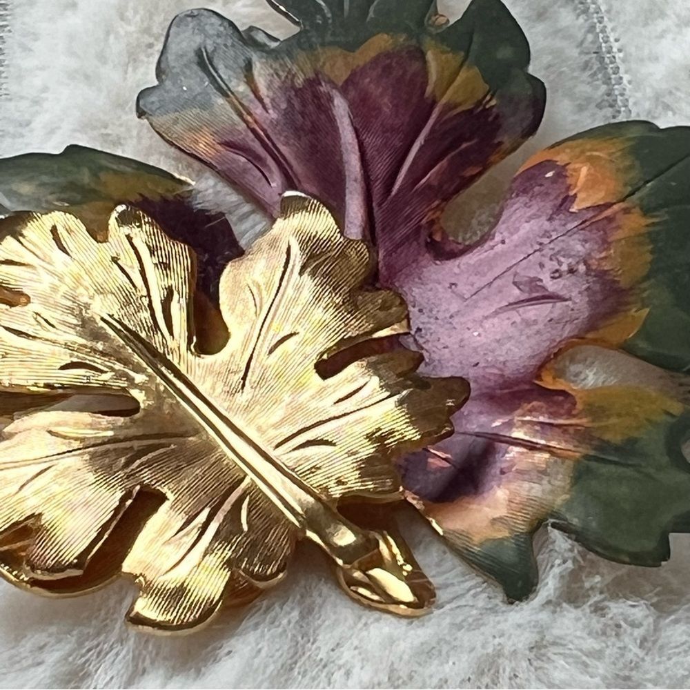Vintage Leaf Colorful Green Burgundy Gold Tone Boho Autumn Brooch - Picture 11 of 13